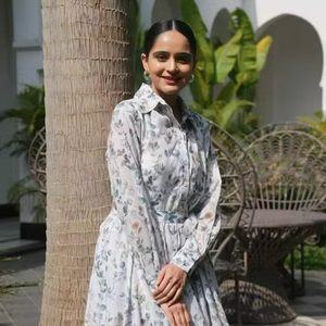 Robe trapèze en coton imprimé La Rochelle, entièrement doublée, avec ceinture, manches bouffantes, taille naturelle, écologique et lavable - Product Image 4