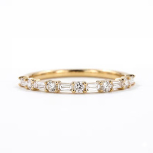 Bague de fiançailles en or massif 10K 14K 18K avec diamants de laboratoire taille baguette et ronds, couleur DEF, clarté VS VVS, certifiée IGI, bague éternité - Product Image 1