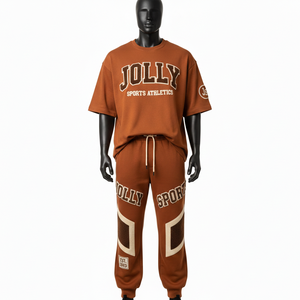 Ensemble jogging homme en molleton de coton épais GSM, couleur rouille, avec t-shirt et pantalon, panneau appliqué style universitaire et impression de logo personnalisé - Product Image 1