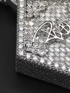 Pendentif en moissanite en forme de flèche, argent 925 plaqué rhodium, taille baguette, sertissage en canal, thème luxe, unisexe, pour usage quotidien - Product Image 2