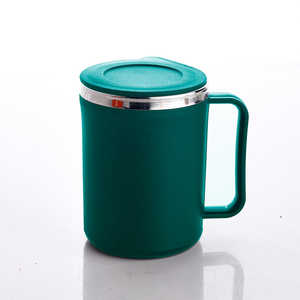 ¡Taza de cerámica con tapa de silicona para tu cumplido diario! - Product Image 1