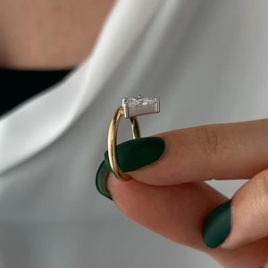 Anillo Solitario Único de Diamante Cultivado en Laboratorio de 1 Quilate en Forma de Media Luna, Oro Amarillo de 18K y 14K, Dos Tonos, Anillo de Compromiso y Boda Moderno, Certificado IGI - Product Image 2