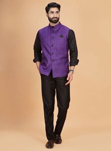 Chaleco Morado Clásico de Calidad de Exportación para Uniformes de Oficina, Fiestas, Eventos Corporativos y Uso Diario en el Trabajo, Disponible para la Venta - Product Image 2