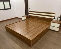 Minimalistisches Holz-Bettgestell mit Stauraum in Queensize mit Kopfteil und Schubladen im Paneel-Design