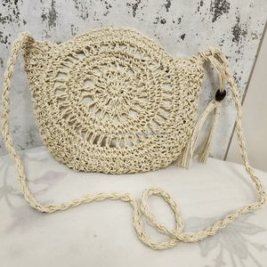 Bolso cruzado de rafia de ganchillo redondo Beige Bolso circular hecho a mano con borla bohemia y correa trenzada y abalorio con cuentas - Product Image 1