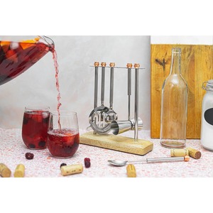 Ensemble d'outils de bar sur support en bois avec outils en acier inoxydable, parfait pour la mixologie professionnelle et le service de boissons, provenant d'Inde. - Product Image 4