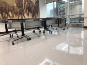 Cera para Pisos Decorativa Autopulente a Base de Agua, Ecológica y de Secado Rápido Brave Chemical EZ Shine Plus, 5 Galones 200kg - Product Image 4