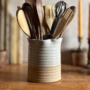 Speckled Ceramic <b>Utensil</b> <b>Holder</b> Embossed Butterfly Design Durable Glaze Finish Heat Resistant Countertop Organizer for <b>kitchen</b> - Product Image 6
