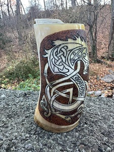 Nueva Jarra Vikinga Auténtica Hecha a Mano de Cuerno de Vaca, Jarra Natural de Cuerno de Buey para Beber Cerveza/Ale/Mead, Ecológica, Estilo Medieval Vintage para el Hogar - Product Image 1