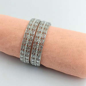 Ensemble de bijoux fins plaqués argent avec pierre de cristal et perles 11151749WH_2.8 Bangles - Product Image 1