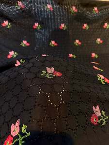 Tissu brodé personnalisé en dentelle imprimée africaine pour la confection de robes de créateurs et les acheteurs de vêtements d'exportation - Product Image 1