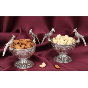 Bol de service à glace et à fruits en métal, design oiseau, fait main, design de créateur, pour la décoration de table, fourni par l'Inde - Product Image 1
