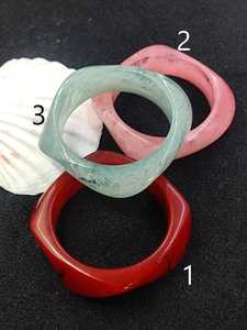 Bracelet en résine de style classique pour femmes, design unique, bijoux de mode, bracelet en résine par HWC - Product Image 2