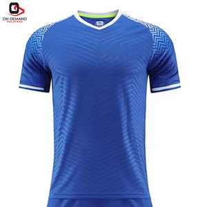 Ensemble de maillot et short de football pour hommes, durable, confortable, respirant, élégant, coupe ajustée, qualité supérieure, 100% polyester - Product Image 4