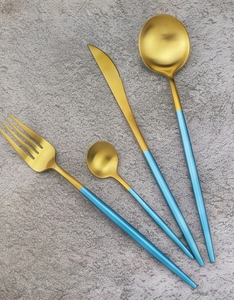 Ensemble de couverts élégants à tête ronde dorée et manche en résine bleue pour la maison, les dîners, les mariages, les restaurants et les essentiels de table - Product Image 3