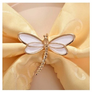 Juego de 4 Anillos para Servilletas con Diseño de Libélula, Elegantes Porta Servilletas de Metal para Decoración de Mesa en Bodas, Navidad y Fiestas - Product Image 3