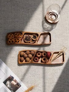 Plateau de service en bois classique pour Noël avec trois compartiments pour noix et crêpes, design nordique, plateau fait main - Product Image 5
