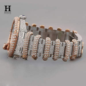 Reloj de Diamantes Personalizado Premium de Heerak Diamonds – Totalmente Cubierto de Diamantes Naturales/Creados en Laboratorio con Marcadores de Hora de Rubí - Product Image 3