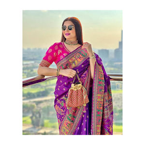 Seda Kanjivaram de gama Premium de artículos de boda de diseñador de excelente calidad con Meenakari y Zari Weawing Pallu Saree - Product Image 1