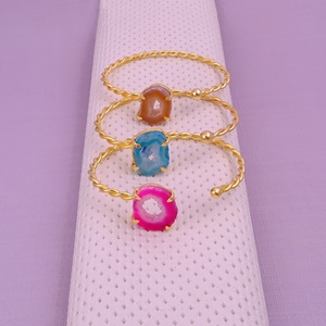 Manchette ouverte réglable en tranche de géode d'agate brune avec bracelet torsadé plaqué or fait à la main bijoux de déclaration pour les femmes - Product Image 6
