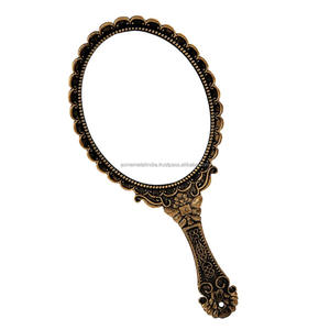 Espejo de maquillaje con mango antiguo en metal vintage con acabado elegante perfecto para accesorios de tocador y tocador portátiles - Product Image 6