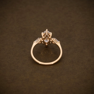 Anillo de Compromiso con Diamante Corte Marquesa en Oro Rosa con Piedras Laterales Trillón, Elegante Anillo de Promesa Nupcial, Joyería Fina de Lujo, Regalo - Product Image 2