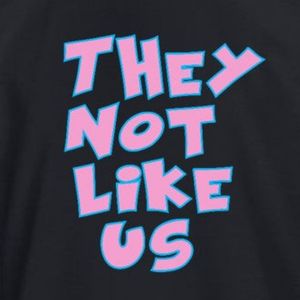 T-shirt noir à manches courtes et col rond avec imprimé graphique rose, vêtement décontracté pour tous les jours, streetwear confortable, vêtement unisexe - Product Image 3