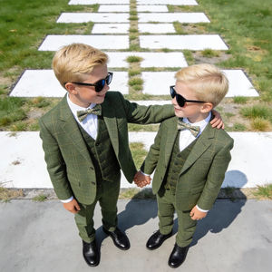 Conjunto de traje de 3 piezas de tweed verde para niños con blazer, chaleco y pantalones – Ropa formal para bodas y fiestas para niños - Product Image 1