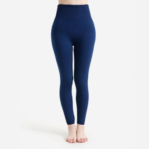 Leggings de yoga taille haute sans couture longueur intégrale en Spandex et Nylon noir pour femme – Pantalon d'entraînement au design uni et simple avec taille élastique - Product Image 3