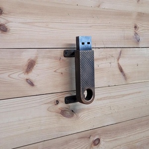 Manija de puerta de hierro forjado hecha a mano, resistente al óxido y fácil de instalar (estilo USB) – Adecuada para decoración de puertas. - Product Image 3