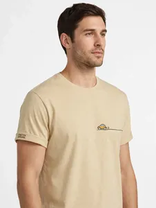 Camiseta de Manga Corta Color Caqui para Hombre, Cuello Redondo, Corte Regular, Informal, 100% Algodón, Antiarrugas, con Estampado de Letras, Marca Oneten Apparel - Product Image 5