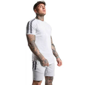 ชุดกีฬาผู้ชาย 2 ชิ้น สำหรับฤดูร้อน เสื้อยืดคอกลมระบายอากาศดีและกางเกงขาสั้น (โพลีเอสเตอร์/ผ้าฝ้าย) เหมาะสำหรับออกกำลังกาย ท่องเที่ยว และใช้ในชีวิตประจำวัน - Product Image 4