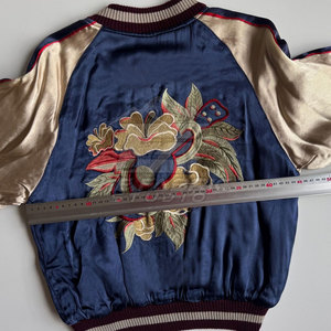 Chaqueta Sukajan de Moda Urbana con Bordado Premium y Tela Satinada, Ajuste Cómodo para un Look Casual Diario - Product Image 4