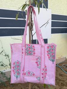 Bolsos tote acolchados con estampado floral, bolso de compras de algodón fino acolchado, bolso de playa de verano con decoración de pañuelo de tela. - Product Image 3