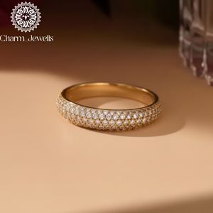 แหวนหมั้นคลาสสิกทรงคุชชั่นประดับเพชรโมอิสซาไนต์ ชุบทองคำ 22k บนตัวเรือนเงิน สำหรับผู้หญิง ยี่ห้อ Charm - Product Image 1