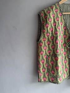 Chaleco Acolchado Floral para Mujer, Cuello en V, Frente Abierto, Bolsillos con Parches, Forro de Algodón Estampado, Estilo Primavera, REGALO PARA ELLA - Product Image 2