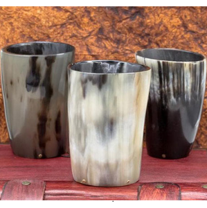 Verre à boire en corne de viking de 6 pouces avec moulures en laiton, tasse à bière ou à vin, cadeau authentique d'inspiration médiévale, récipient avec revêtement alimentaire sûr - Product Image 1