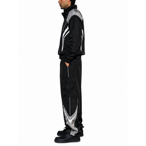 Ensemble survêtement coupe-vent léger en nylon avec veste zippée réfléchissante et pantalon de jogging en nylon - Product Image 3