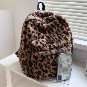 Sac à dos de voyage scolaire en fausse fourrure pelucheuse à imprimé léopard de luxe personnalisé pour femmes et filles - Product Image 2