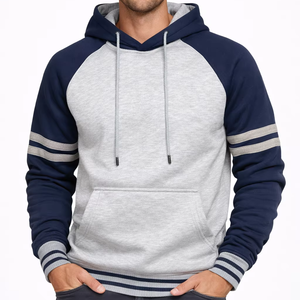 Sudadera con capucha en contraste gris y azul marino para hombre – Sudadera de mezcla de algodón premium con mangas raglán, bolsillo canguro y puños a rayas - Product Image 1