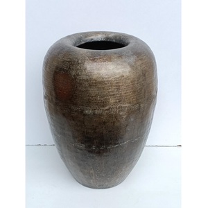 Florero Moderno y Elegante de Aluminio - Duradero, Ligero, Hecho a Mano, Base Antideslizante, Floreros de Alta Calidad para Mesa o Suelo, Ideales para Bodas - Product Image 5