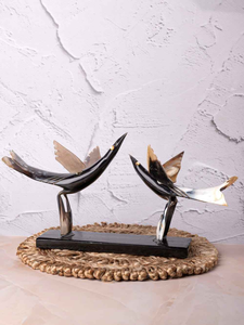 Sculpture de table en corne naturelle, paire d'oiseaux, faite à la main, avec base en bois, objet décoratif rustique pour la maison - Product Image 5