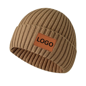 Gorros Cortos de Alta Calidad con Parche de Cuero, Gorros de Invierno Tejidos Personalizados - Product Image 5
