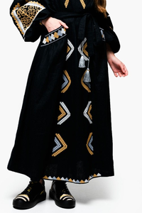 Vestido Maxi de Algodón Bordado Estilo Boho para Mujer, Diseño Geométrico Negro, Cuello en V, Manga con Borlas, Cintura Ajustable con Lazo, Vestido Étnico - Product Image 5