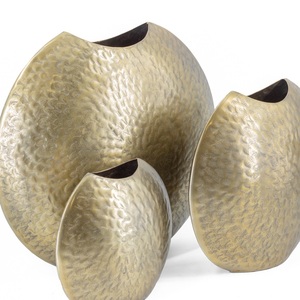 Wholesale Luxury Decorative Metal <b>Vases</b> <b>3</b>-Piece <b>Set</b> Hammered Gold Aluminum <b>Vases</b> for Living Room Decor Color & Size <b>Vases</b> - Product Image 1