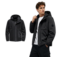 Veste coupe-vent décontractée pour homme, gris clair, à capuche et col montant, avec fermeture éclair, poches et patch logo sur la manche