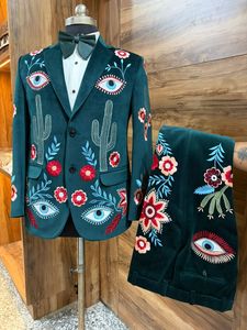 Costume Western brodé vert foncé pour homme avec motifs floraux, cactus et yeux – Ensemble blazer et pantalon style cowboy pour mariage et soirée - Product Image 6