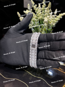 Montre chronographe en acier inoxydable sertie de diamants VVS cultivés en laboratoire, avec cadran squelette, lunette et design audacieux - Product Image 4