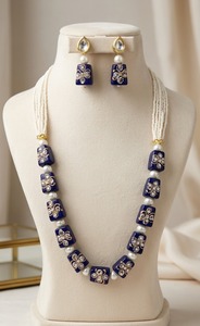 Ensemble de bijoux Mala bleu perlé, collier et boucles d'oreilles en pierres Kundan et perles pour mariage et fête - Product Image 3