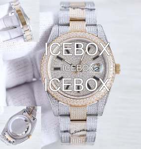 Montre-bracelet à boîtier rond en acier inoxydable, cadran en verre, résistance à l'eau 10 bars, entièrement sertie de moissanite, bracelet en acier inoxydable avec fermoir - Product Image 1